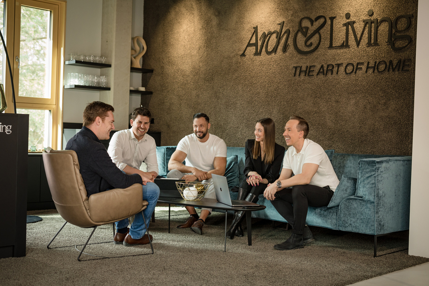 Teamfoto mit 5 Teammitgliedern von Arch&Living